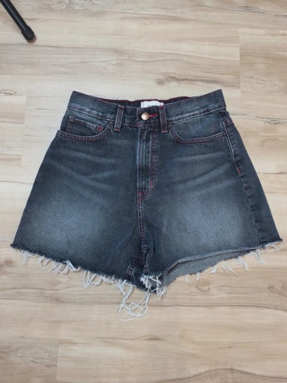 BDG Urban Outfitters Sz 28 A-Line Short Black Super High Rise Fray Hem Red Mom S